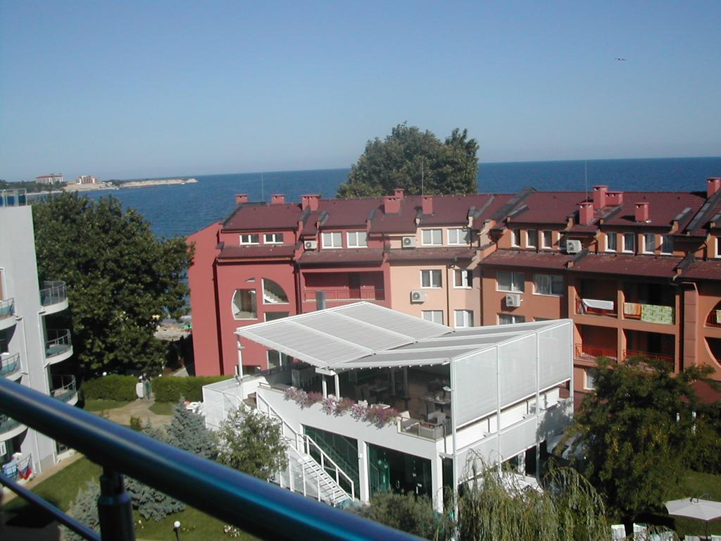 Oasis Suites Apartments And Studios Ravda Exterior photo